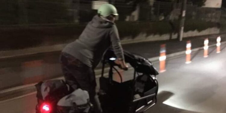 নিজেই সাইকেল চালিয়ে হাসপাতালে গেলেন অন্তঃসত্ত্বা সাংসদ,জন্ম দিলেন সুস্থ সন্তানের