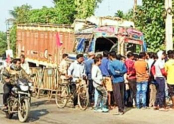 নদিয়ায় পাথরবোঝাই লরিতে শববাহী গাড়ির ধাক্কা, মৃত ১৮, আহত ১৪