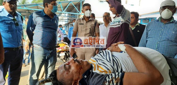 স্কুটি দূর্ঘটনায় গুরুতর আহত কাটোয়া জিআরপি ওসি, গ্রীন করিডোর করে নিয়ে যাওয়া হল বর্ধমান হাসপাতালে