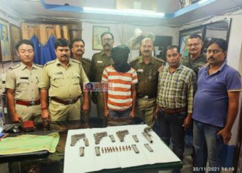 মোথাবাড়িতে বিপুল পরিমাণ বেআইনি আগ্নেয়াস্ত্রসহ গ্রেফতার দুষ্কৃতি