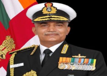 নৌবাহিনীর নতুন প্রধান হিসেবে দায়িত্ব নিলেন অ্যাডমিরাল হরি কুমার