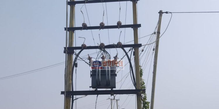 ৯ ট্রান্সফরমারের যন্ত্রাংশ চুরি, বিদ্যুৎ সংযোগ বিচ্ছিন্ন ৩০ টি সাবমার্সিবল পাম্পের, বোরো চাষের মুখে বিপাকে ভাতার ও আউশগ্রামের কৃষকরা