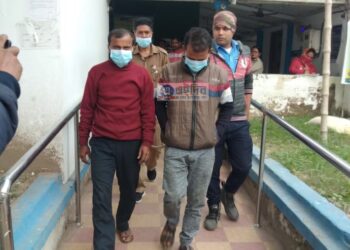 বিভিন্ন রাসায়নিক মিশিয়ে ভেজাল সরষের তেল তৈরির ডেরার পুলিশের হানা, গ্রেফতার ৩, উদ্ধার প্রচুর ভেজাল সরষের তেল