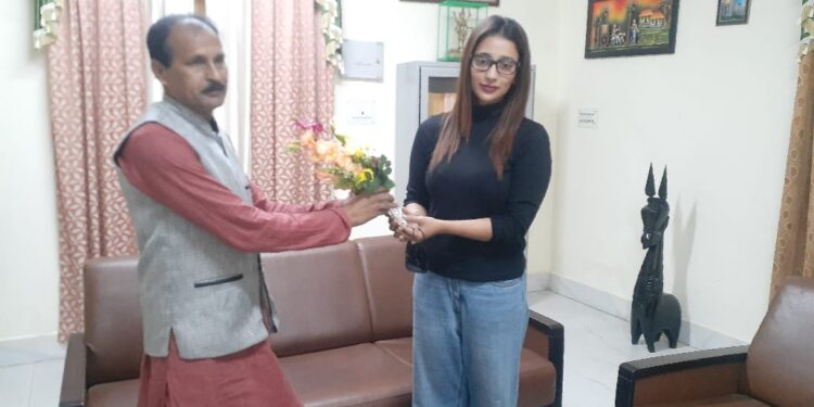 দূর্ঘটনায় জখম তৃণমূল নেত্রীর সঙ্গে সৌজন্য সাক্ষাৎ করলেন বাঁকুড়ার বিজেপি বিধায়ক