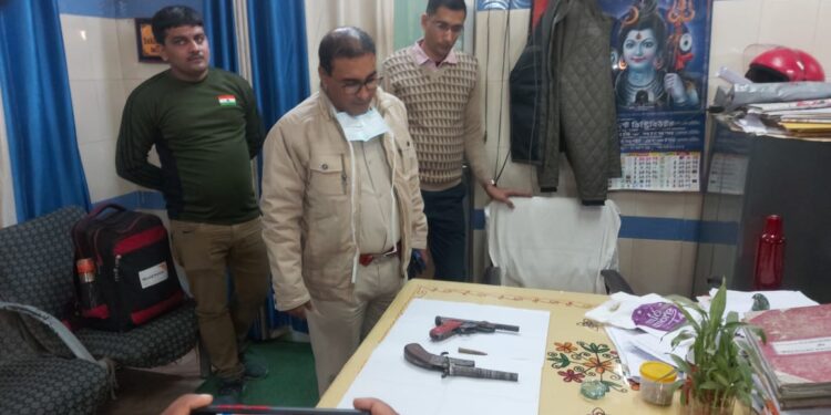 আগ্নেয়াস্ত্র নিয়ে দাদাগিরি করার দায়ে বর্ধমানে গ্রেফতার যুবক