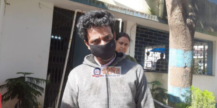 আমানতকারীদের টাকা আত্মসাৎতের অভিযোগে গ্রেপ্তার পোস্ট অফিসের কর্মী,পলাতক পোস্টমাস্টার