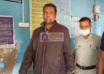 ভাড়াটিয়াদের ঘরের আলমারি ভেঙ্গে টাকা চুরির অভিযোগে গ্রেফতার বাড়ির মালিক