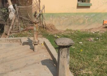 গ্রামে পানীয় জলের আকাল, পঞ্চায়েতের বিরুদ্ধে ক্ষোভে ফুঁসছেন গ্রামবাসীরা