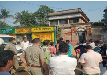 সারের কালোবাজারির অভিযোগের সত্যতা মেলায় চাষিদের টাকা ফেরতের ব্যাবস্থার পাশাপাশি শো-কজ করা হল বেশ কয়েকজন ব্যবসায়ীকে