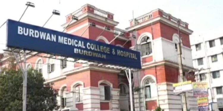 উত্তরবঙ্গ ও দক্ষিণবঙ্গের বহু হাসপাতালের বেড সংখ্যা বৃদ্ধি ও পরিকাঠামোগত উন্নতির সিদ্ধান্ত নিল রাজ্যের স্বাস্থ্য দফতর