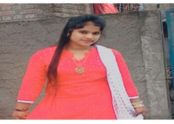 লরির চাকায় পিষ্ট হয়ে কলেজ ছাত্রীর মৃত্যু