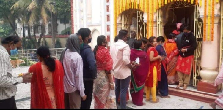 বর্ধমানের অধিষ্ঠাত্রী দেবী সর্বমঙ্গলা মন্দিরে নবান্নের পুজোপাঠের মধ্যদিয়ে  রাঢ়বঙ্গে সূচনা হল নবান্ন উৎসবের