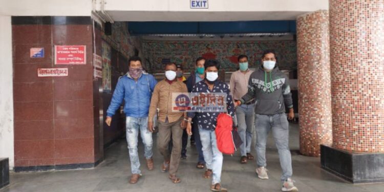 আগ্নেয়াস্ত্রসহ সিআইডির হাতে ধরা পড়ল আউশগ্রামের দুই তৃণমূল কর্মী