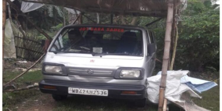 পূর্বস্থলীতে টোটোয় ধাক্কা দিয়ে পালিয়ে আসা মারুতি ভ্যানকে ধরল কাটোয়া থানার পুলিশ