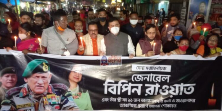 সেনা কর্মীদের মৃত্যুতে বর্ধমানে মোমবাতি মিছিলে অংশ নিলেন বিধানসভার বিরোধী দলনেতা শুভেন্দু অধিকারী