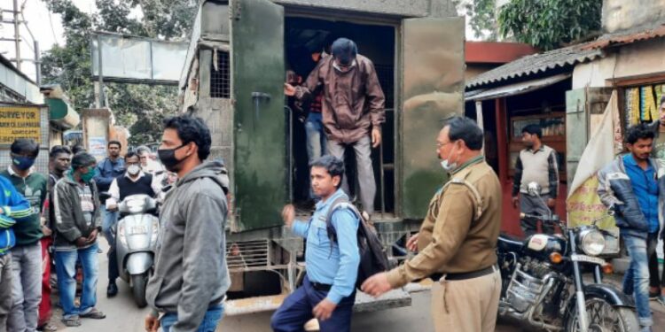 বন্দুকের জাল লাইসেন্স তৈরি করে দেওয়া চক্রের পর্দা ফাঁস করলো সিআইডি, গ্রেফতার কিংপিন সহ ৬