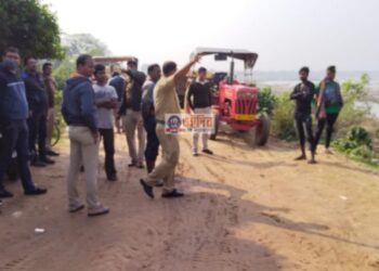 অবৈধ বালি খাদান ও ওভারলোড বালির গাড়ি চলাচল বন্ধে প্রশাসনের অভিযান, আটক ৭ বালি বোঝাই ট্র্যাক্টর