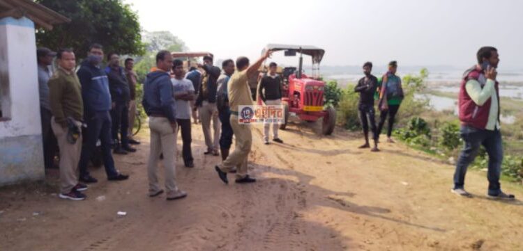 অবৈধ বালি খাদান ও ওভারলোড বালির গাড়ি চলাচল বন্ধে প্রশাসনের অভিযান, আটক ৭ বালি বোঝাই ট্র্যাক্টর