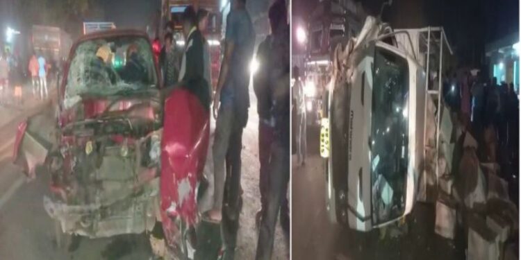 চারচাকা গাড়ি ও ডিম বোঝাই পিক আপ ভ্যানের মুখোমুখি সংঘর্ষ, আহত ৫