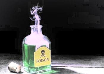 স্কুলে অফলাইনে ক্লাস বন্ধ করতে ২০ জন সহপাঠীর জলে কীটনাশক মিশিয়ে দেওয়ার অভিযোগ উঠল একাদশ শ্রেণীর পড়ুয়ার বিরুদ্ধে