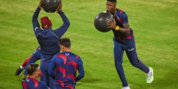 পাকিস্তান সফররত ওয়েস্ট ইন্ডিজ ক্রিকেট দলের ৩ খেলোয়াড় করোনা আক্রান্ত