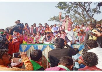 সিঙ্গুরে টাটাদের পরিত্যক্ত কারখানার  প্রবেশ পথের মুখেই শুরু হল বিজেপির ৩ দিনের অবস্থান বিক্ষোভ কর্মসূচি