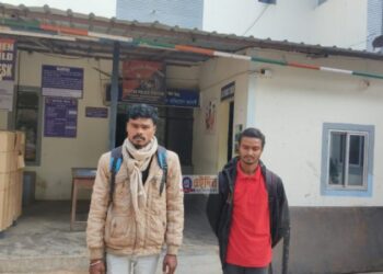 পথ হারিয়ে ফেলা ঝাড়খণ্ডের যুবককে উদ্ধার করে পরিবারের হাতে তুলে দিল পূর্ব বর্ধমান জেলার ভাতার থানার পুলিশ