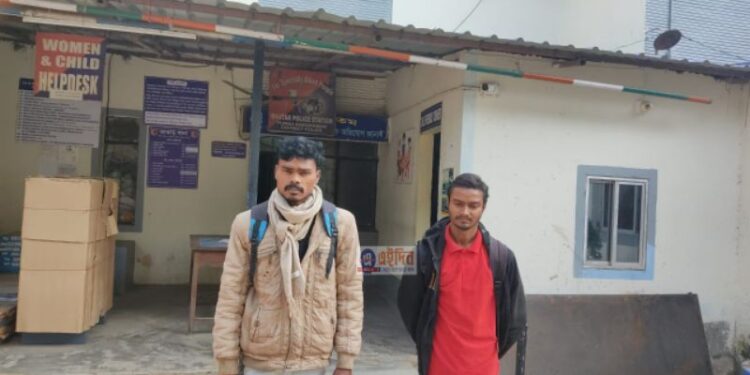 পথ হারিয়ে ফেলা ঝাড়খণ্ডের যুবককে উদ্ধার করে পরিবারের হাতে তুলে দিল পূর্ব বর্ধমান জেলার ভাতার থানার পুলিশ