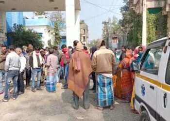 চাঁচল সুপার স্পেশালিটি হাসপাতালে রোগী মৃত্যু ঘিরে উত্তেজনা, চিকিৎসায় গাফেলতির অভিযোগ তুলে বিক্ষোভ মৃতের পরিবার পরিজনের