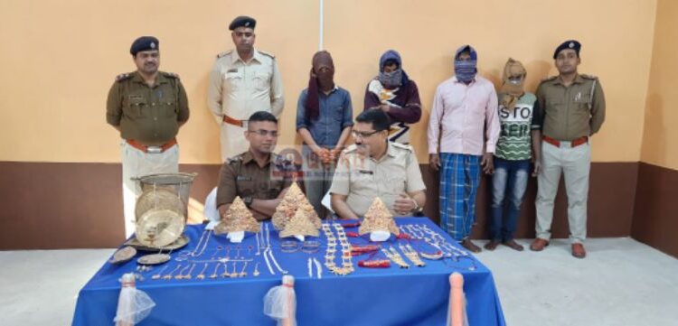 চুরির ঘটনায় ধৃত চার দুষ্কৃতিকে জেরা করে সাড়ে তিন লক্ষ টাকার সামগ্রী উদ্ধার করল কাটোয়া থানার পুলিশ