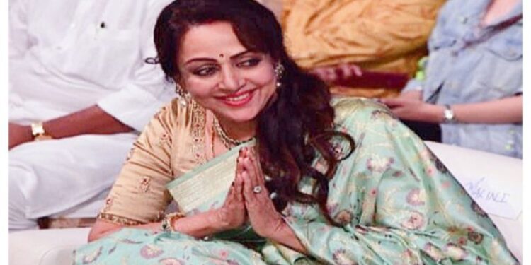 অযোধ্যা-কাশীর পর এবার মথুরাতেও দর্শনীয় মন্দির নির্মানের আশা প্রকাশ করেছেন হেমা মালিনী