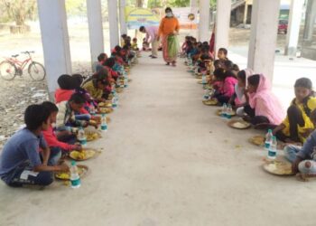 গুসকরায় দুঃস্থ শিশু,কিশোরদের নিয়ে পিকনিকের আয়োজন দুই স্বেচ্ছাসেবী সংস্থার