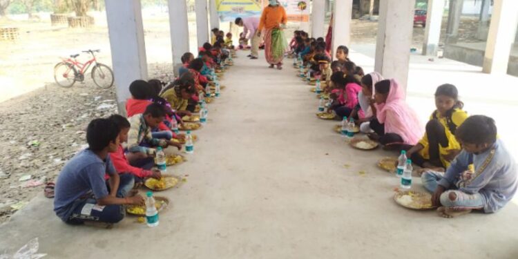 গুসকরায় দুঃস্থ শিশু,কিশোরদের নিয়ে পিকনিকের আয়োজন দুই স্বেচ্ছাসেবী সংস্থার