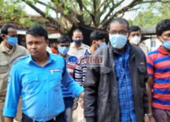 কাটোয়া ও কেতুগ্রামে দুই পৃথক ঘটনায় গ্রেফতার ৭ দুষ্কৃতি, উদ্ধার অস্ত্রসস্ত্র