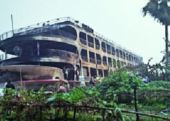 বাংলাদেশের ঝালকাঠির সুগন্ধা নদীতে লঞ্চে অগ্নিকাণ্ডের ঘটনায় মৃতের সংখ্যা বেড়ে ৪১