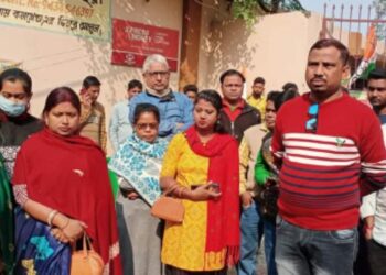 ব্যাঙ্ক কর্তৃপক্ষের বিরুদ্ধে হয়রানির অভিযোগ তুলে   সরব তৃণমূল কংগ্রেস