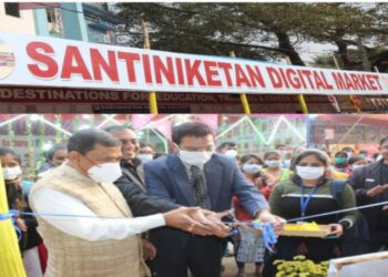করোনা আবহ কাটিয়ে জমে উঠেছে ঐতিহ্যবাহী শান্তিনিকেতনের পৌষমেলা