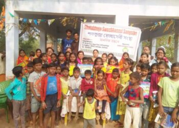 প্রত্যন্ত গ্রামের দুঃস্থদের পাশে ঝাড়খণ্ডের স্বেচ্ছাসেবী সংস্থা