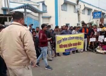 তৃণমূলের জেলা সভাপতির ছেলের বিরুদ্ধে হাটের জমি জবরদখলের অভিযোগ, প্রতিবাদে পথ অবরোধে ব্যাবসায়ীরা