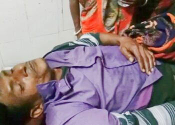 ইংলিশবাজারে এক ব্যক্তিকে বাড়িতে ঢুকিয়ে পিটিয়ে ও কুপিয়ে খুনের চেষ্টার অভিযোগ