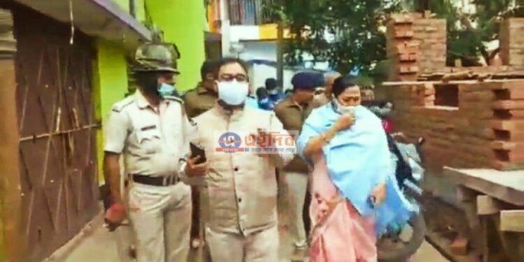 এবার দলের কর্মীর বাড়ি তৈরির কাজ যুক্ত  রাজমিস্ত্রিদের মারধর করে বিতর্কে প্রাক্তন তৃণমূল বিধায়ক নার্গিস বেগম