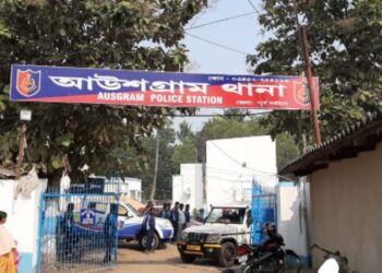 অবসরপ্রাপ্ত শিক্ষকের বাড়ি থেকে টাকা,সোনার গয়না ও ডলার চুরি, গ্রেফতার চোর