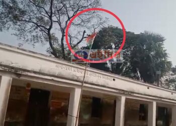প্রতিষ্ঠা দিবস পালনের নামে বিদ্যালয়ে ওড়ানো হল তৃণমূলের পতাকা, চাঞ্চল্য পূর্ব বর্ধমানের জামালপুরে