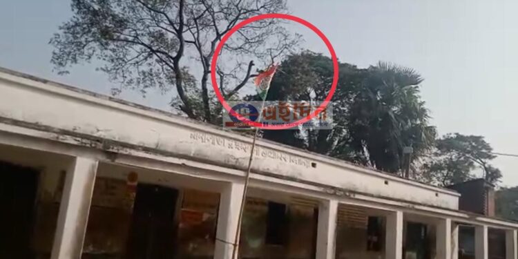 প্রতিষ্ঠা দিবস পালনের নামে বিদ্যালয়ে ওড়ানো হল তৃণমূলের পতাকা, চাঞ্চল্য পূর্ব বর্ধমানের জামালপুরে