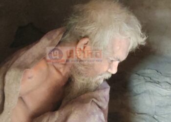 দুই দশক ধরে মাটির ঘরে অস্বাস্থ্যকর পরিবেশে বন্দী জীবন কাটছে মানসিক ভারসাম্যহী প্রৌঢ়ের