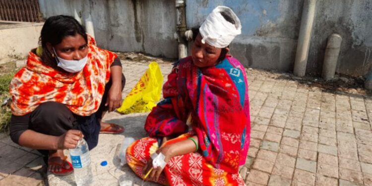 বিদ্যুতের বিল নিয়ে অশান্তির জেরে অন্তঃসত্ত্বা বধুকে লোহার রড দিয়ে বেদম মারধরের অভিযোগ শ্বশুরবাড়ির লোকজনের বিরুদ্ধে