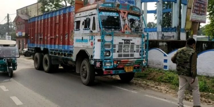 ট্রাক মালিক সংগঠনের তৎপরতায় উদ্ধার হল হাইজ্যাক হওয়া ট্রাক, আটক ৩ হাইজ্যাকার