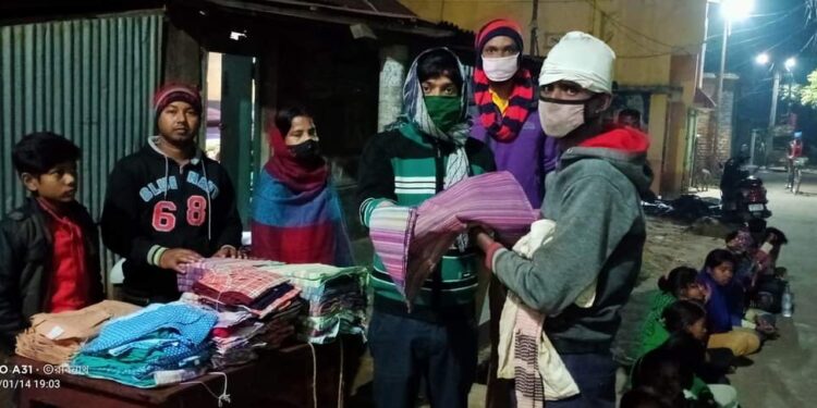 ছেলের জন্মদিনে দুঃস্থদের পাশে সরকারি আধিকারিক