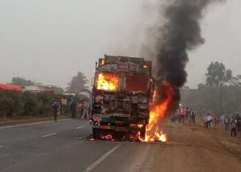 সংঘর্ষের পর লরি ও বাইকে আগুন,মৃত্যু দুই বাইক আরোহীর