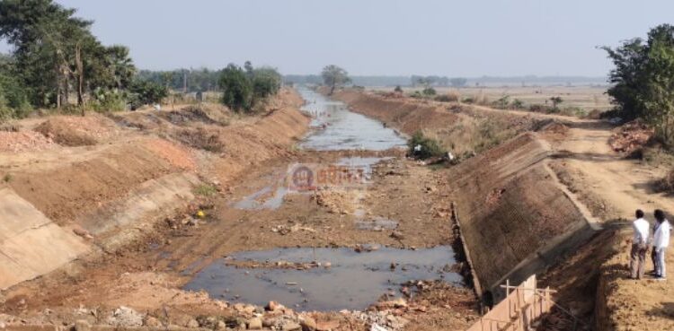 কাজের মান নিয়ে অসন্তোষ, আউশগ্রামের সুয়াতায় ক্যানেল সংস্কারের কাজ বন্ধ করে দিল গ্রামবাসী